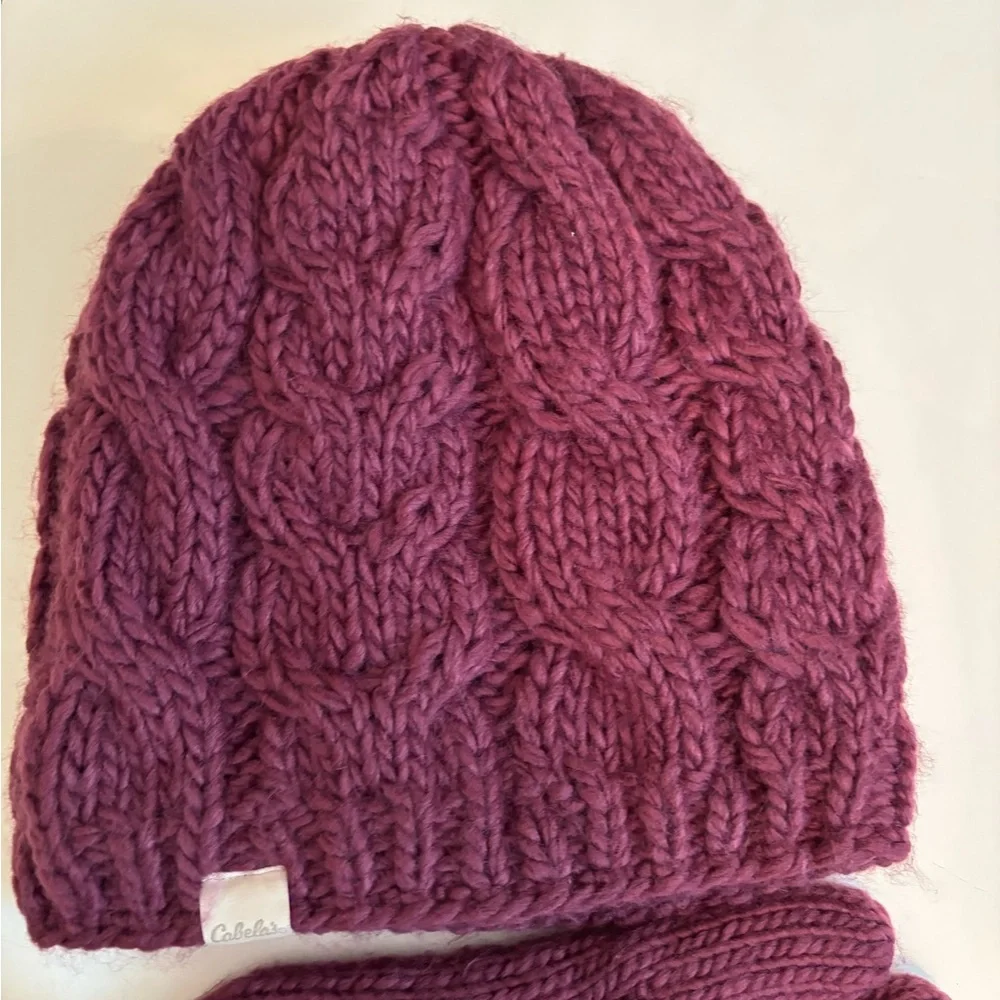 CABELA’S Cranberry Knitted Hat and Gloves Set